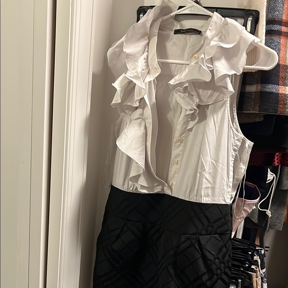 BCBGMaxAzria White Ruffled Sleeveless Blouse